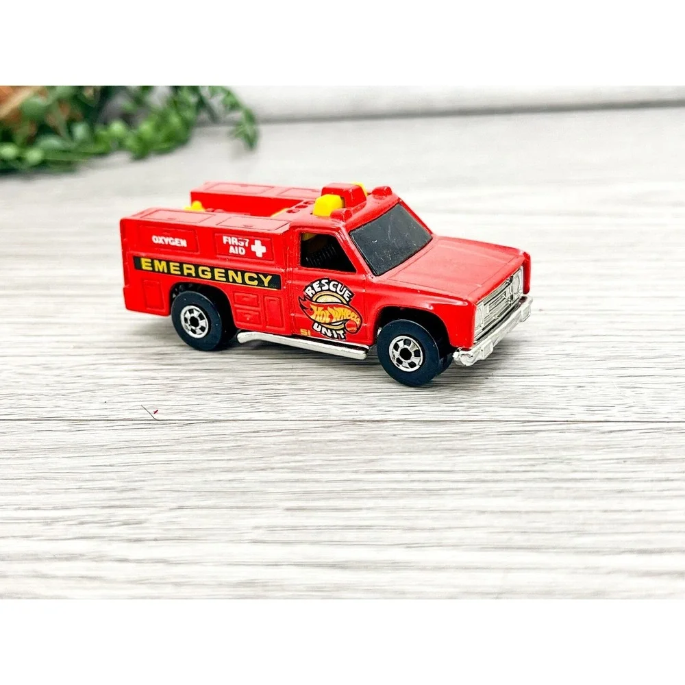 1974 FIRE RANGER TRUCK EMERGENCY 1:64‎ SCALE DIECAST DIORAMA COLLECTOR